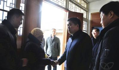 魏红军到白马湖走访慰问困难职工