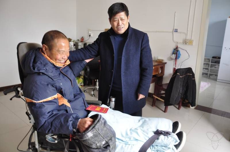 韩正光春节前夕走访慰问困难群众家庭