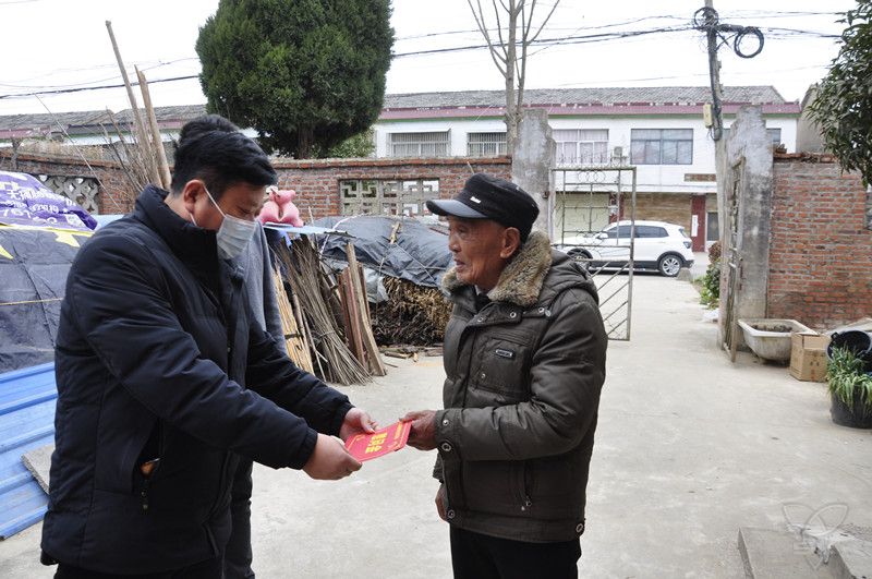 邵正林走访慰问部分困难家庭