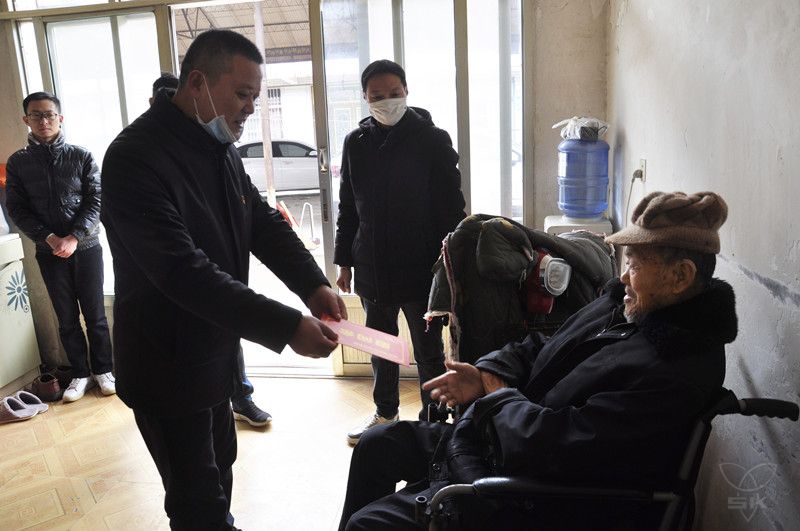 衡爱军走访慰问部分困难群众家庭