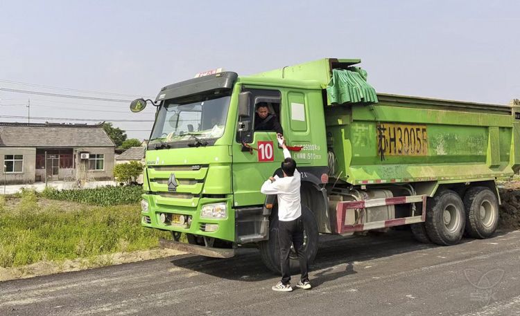 林管站党支部：“点”上发力 推动主题教育“落地生根”