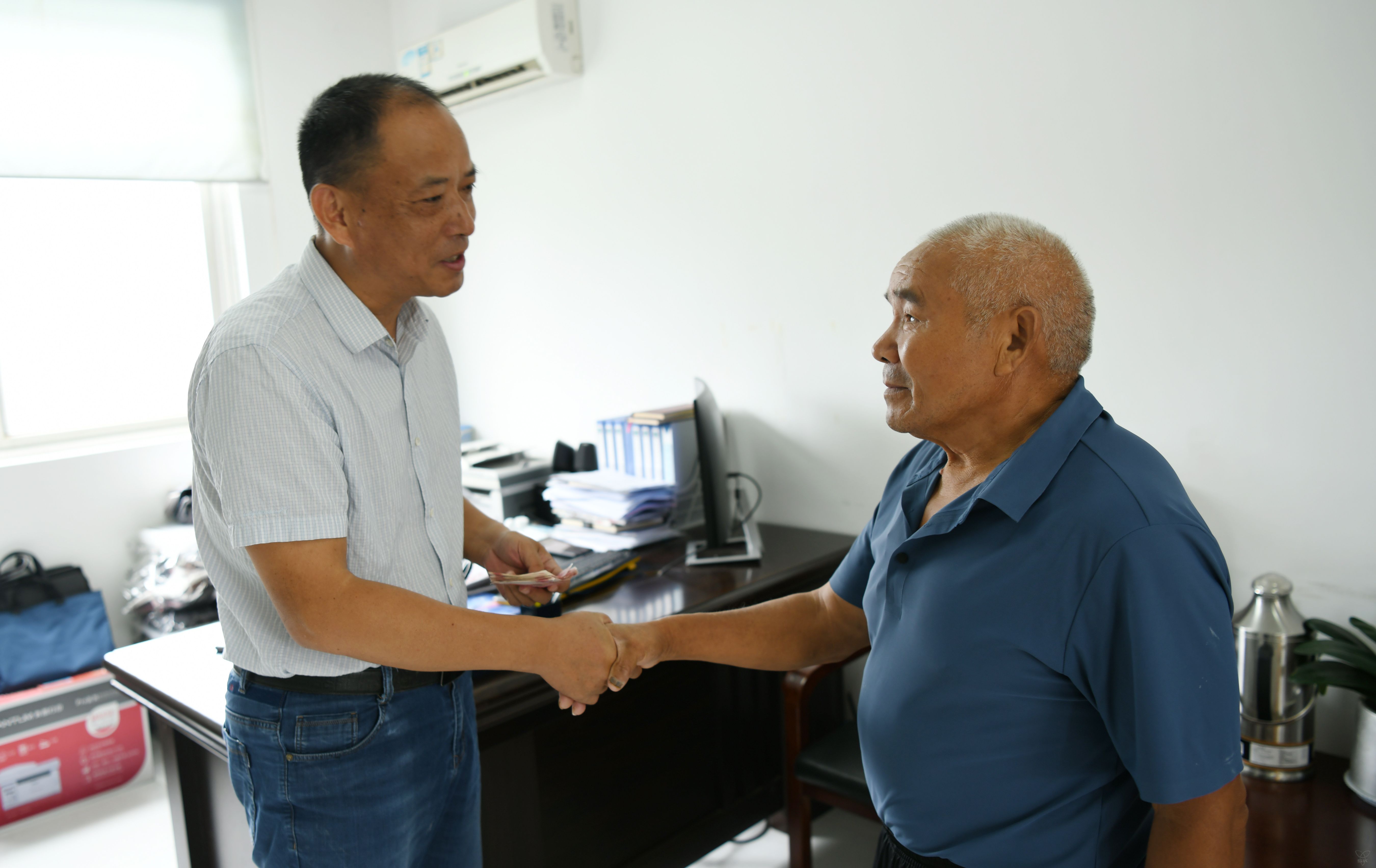 凡人善举暖人心丨65岁老人自发为河北涿州捐款2000元