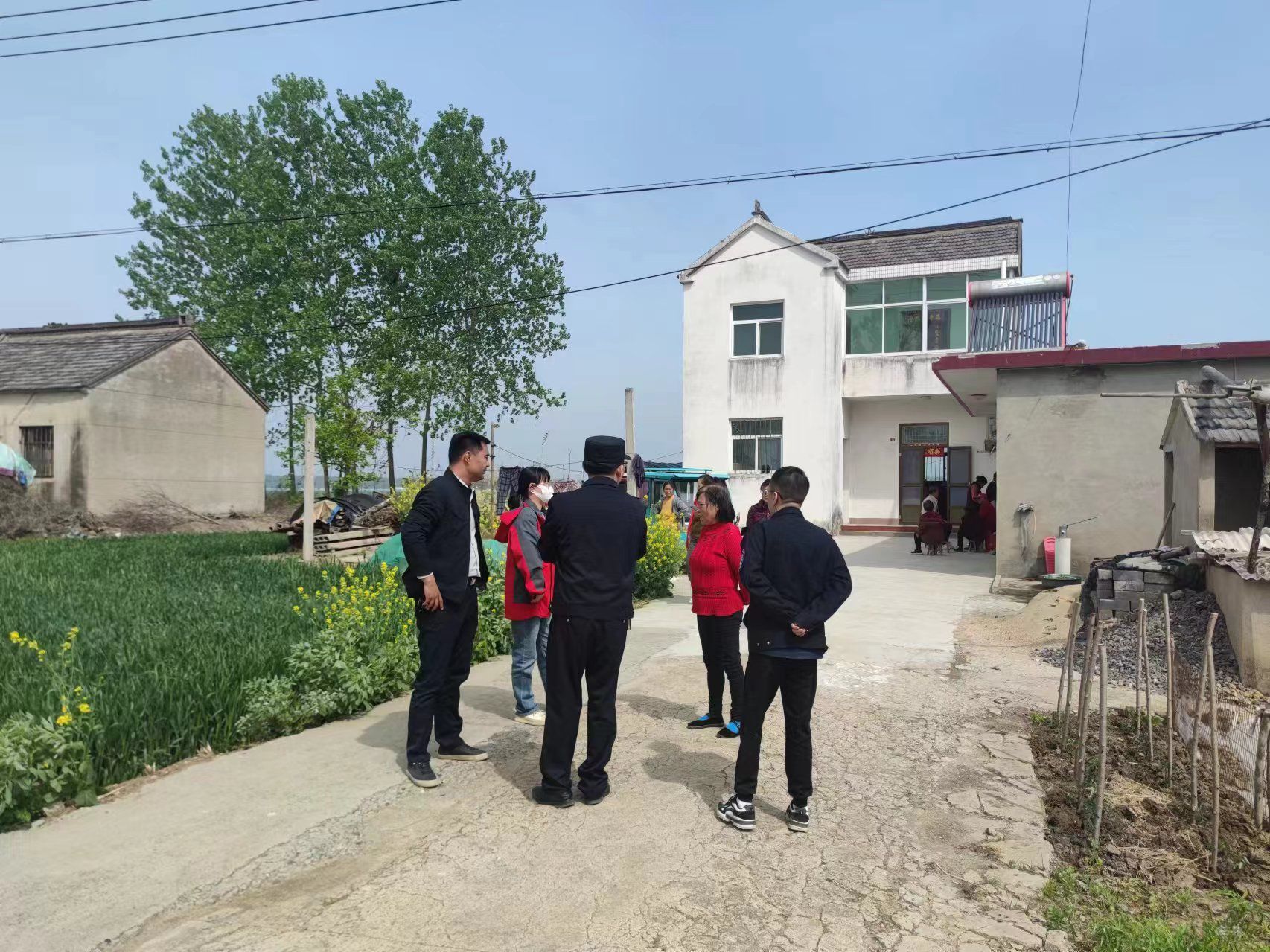 入户走访 敲门问需丨于庄、滕庄居委会联合社区民警开展大走访行动